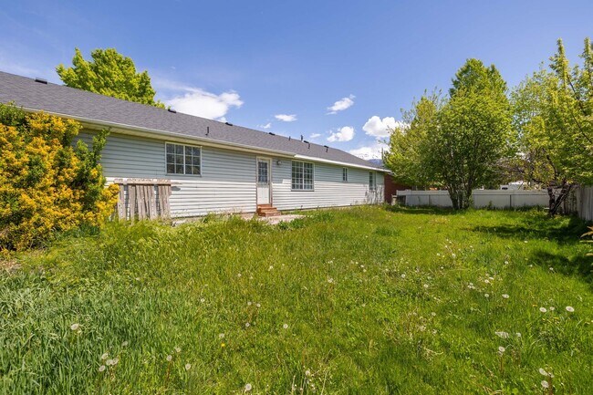 Building Photo - 4 Bedroom Family Home in Beautiful American Fork!