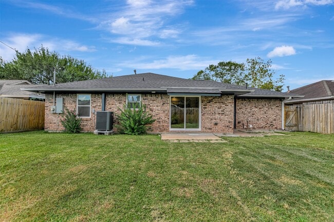 Building Photo - 2505 Dewberry Ln