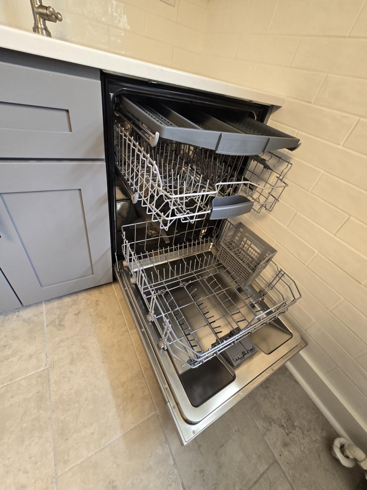 Whisper Quiet Dishwasher, 3rd Rack, smart alarts - 88 Nassau Ave