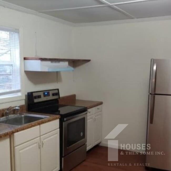 Building Photo - 120 Community Rd