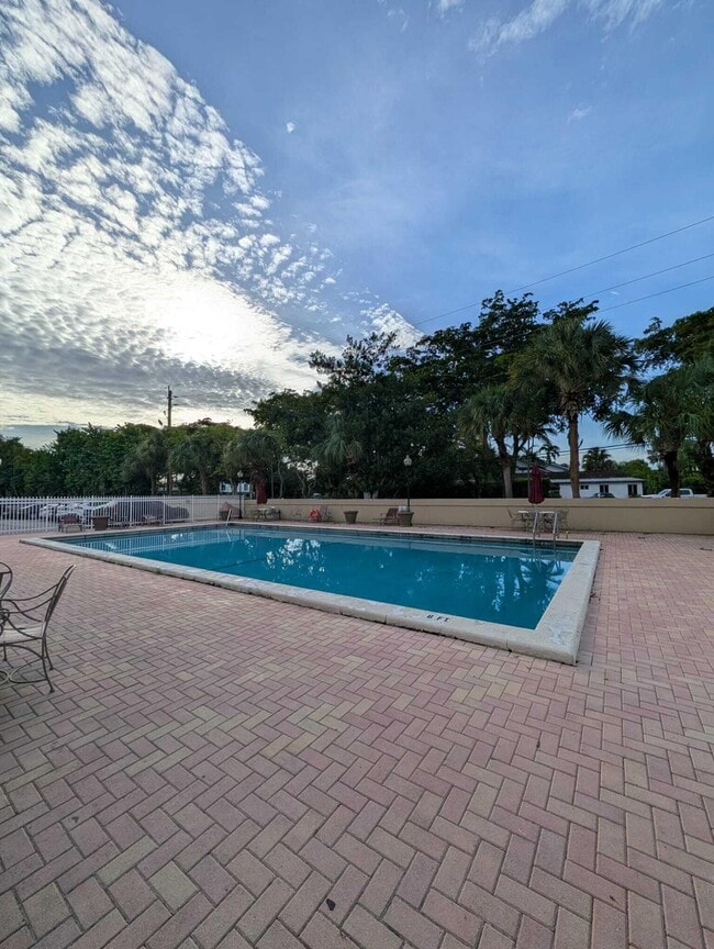 Building Photo - 1800 Sans Souci Blvd