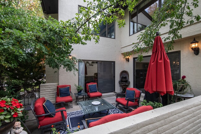 Building Photo - 4953 Lakeridge Terrace W