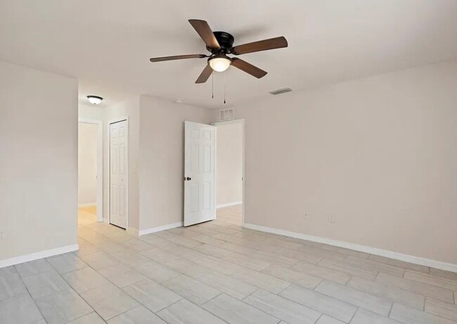 Building Photo - 116 SE 2nd Ave