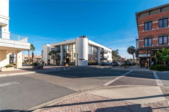 Building Photo - 510 SW 15th Ave
