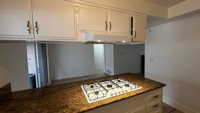 Building Photo - 3 Bed 2 Bath Downstairs Apartment For Rent in Whittier with 2 Car Garage