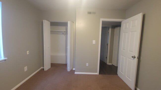 Building Photo - Section 8 accepted!!! 1 month free, Call for details!!! "Cozy 2-Bedroom Retreat with Full Bath in...