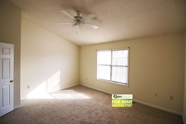 Building Photo - Convenient location