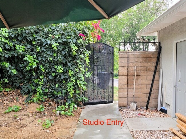 Building Photo - 175 Masters Ave