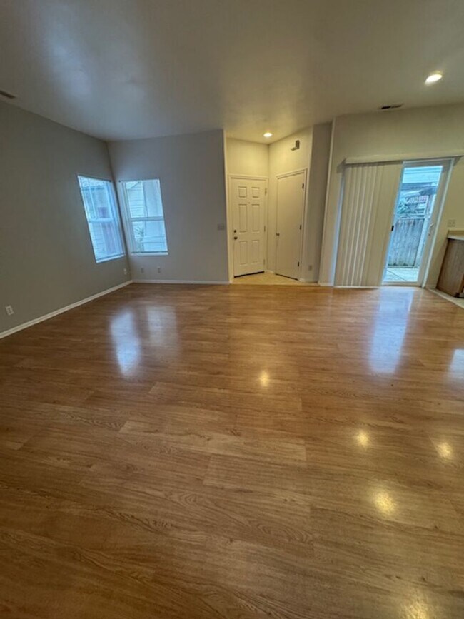 Building Photo - Beautiful 3-Bedroom, 2-Bath Home In Barger Area Of West Eugene!