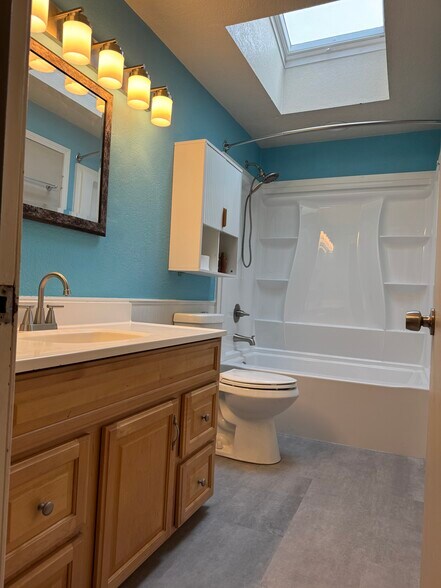 Building Photo - 312 S Nebraska St