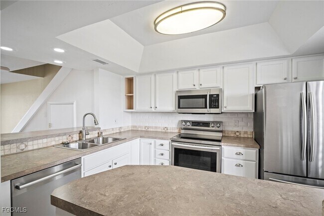 Building Photo - 894 Buttonwood Dr