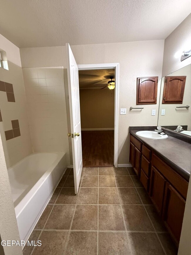 Building Photo - 14036 Volcanic Rock Dr