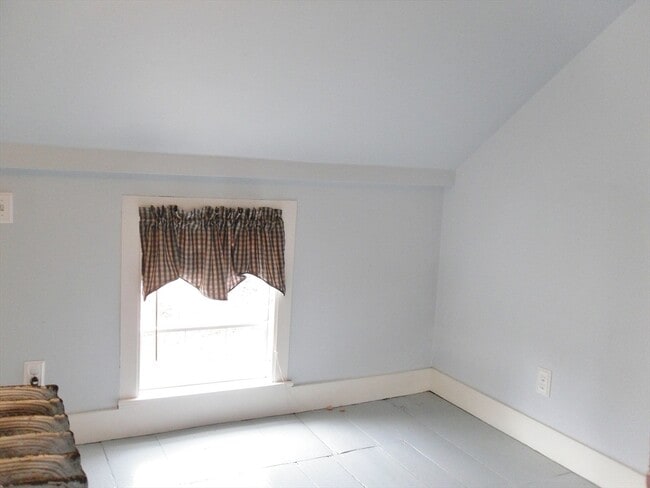 Building Photo - 249 Forest St