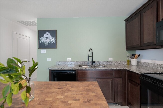 Building Photo - 6611 Coulter Dr