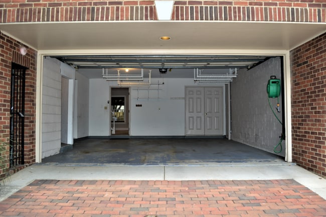 Building Photo - Large Townhouse 3 Bedroom 2 Full Baths and...