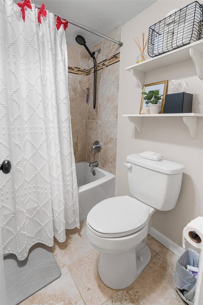 Building Photo - 3930 Oaks Clubhouse Dr