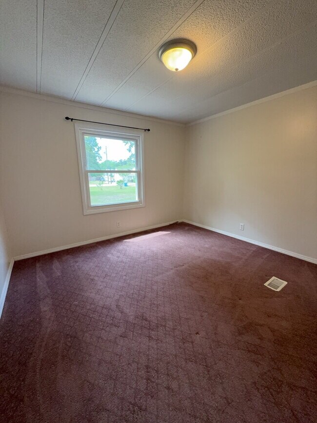 Building Photo - 2030 Catherine Lake Rd