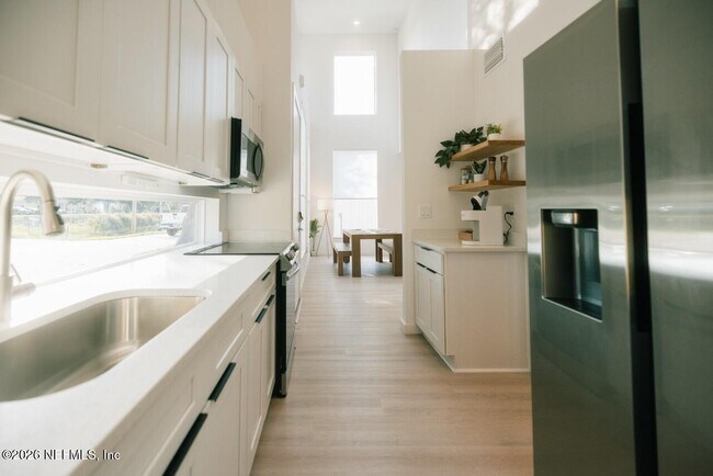 Building Photo - 3318 Lewis Speedway