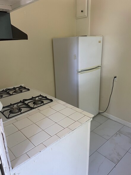 Building Photo - 407 Riverdale Dr