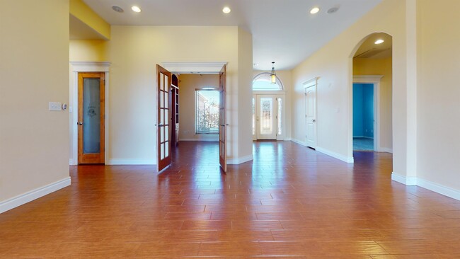 Building Photo - 1004 Waverly Way