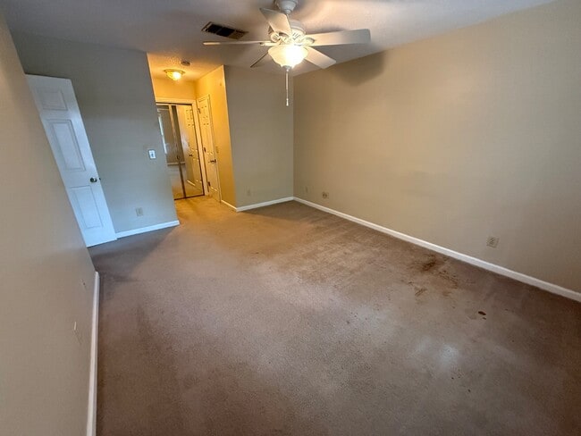 Building Photo - 2040 Woodlawn Dr SW