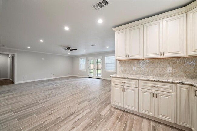 Building Photo - 10311 Londonderry Dr