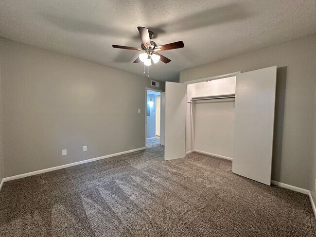 Building Photo - Parkway Apartments – Convenient 2-Bedroom ...