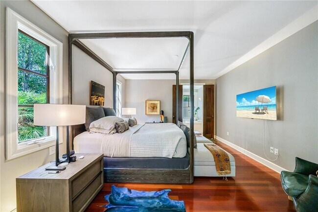 Building Photo - 868 Rosedale Rd NE