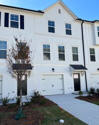 Building Photo - Newly Constructed 4bd/3.5ba Minutes From A...