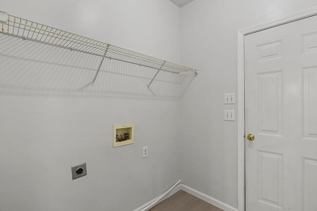 Building Photo - 329 Horsehill St