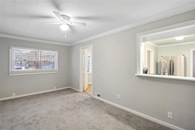 Building Photo - 2120 Meadowbrook Ln SE