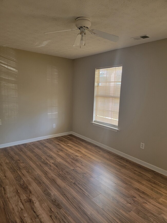 Building Photo - 2732 Holly Berry Dr