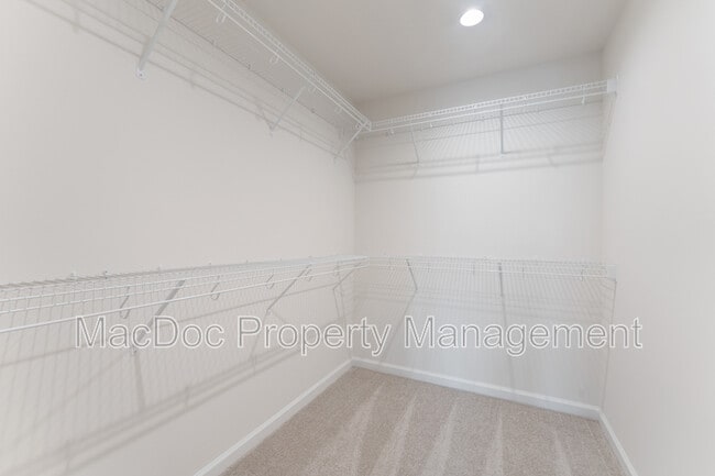 Building Photo - 105 Hillcrest Dr