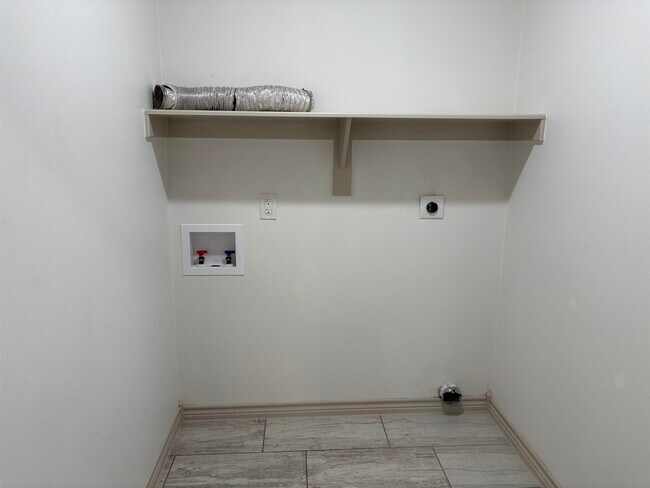 Building Photo - 402 Placido Dr