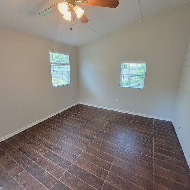Building Photo - Steel Creek Area! Traditional 4BR/2.5BR Ho...