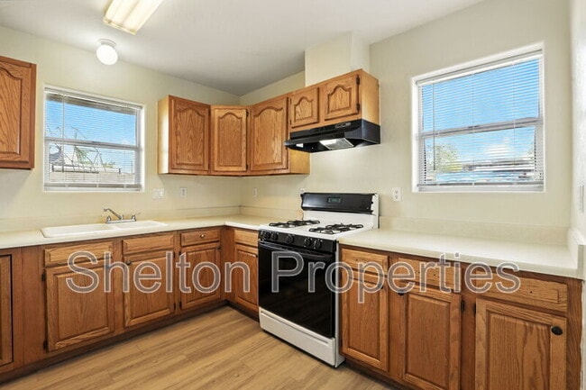 Building Photo - 345 N 15th St