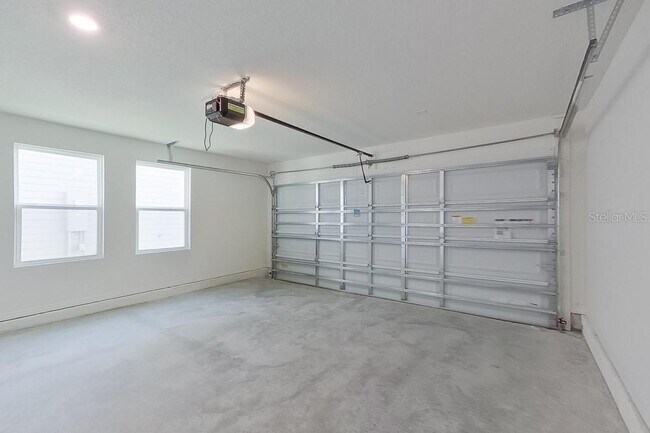 Building Photo - 8731 SW 44th Ct