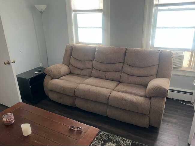 Building Photo - 43 2nd Ave