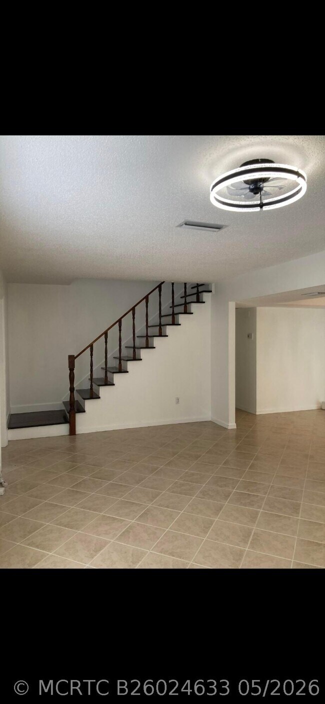 Building Photo - 1243 Kinglet Terrace