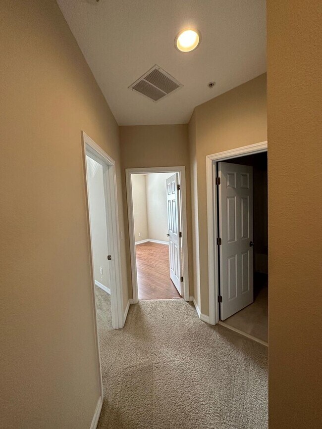 Building Photo - 629 Pinebranch Cir