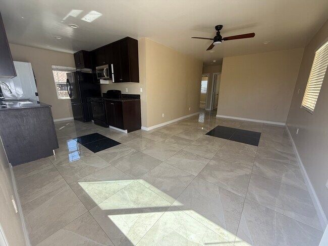 Building Photo - 4858 Palm Ave