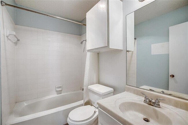 Building Photo - 605 Russet Valley Dr