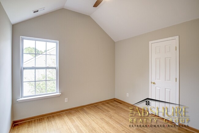 Building Photo - 852 Willow Bay Dr