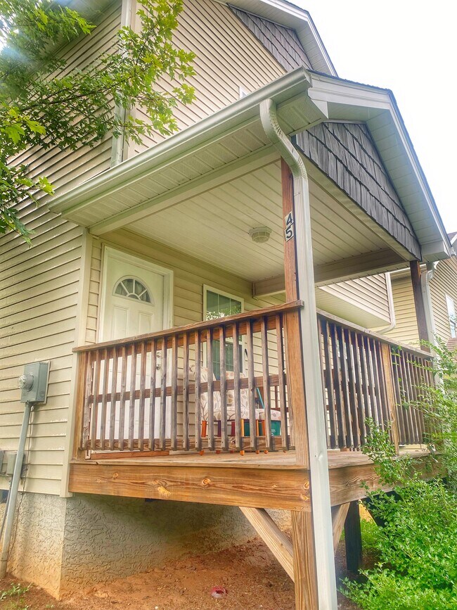 Building Photo - 10 Townview Dr