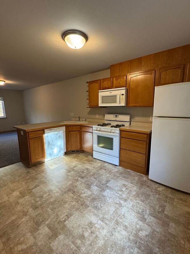 Building Photo - 2875 S Donovan Dr