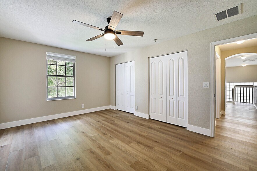 Building Photo - 122 Kensington Way