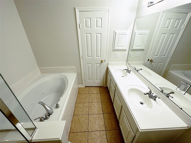 Building Photo - 10210 Canyon Rose Ln
