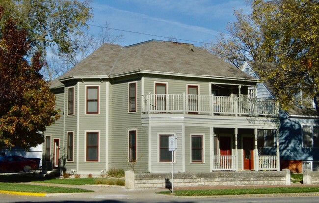 Building Photo - 728 Poyntz Ave