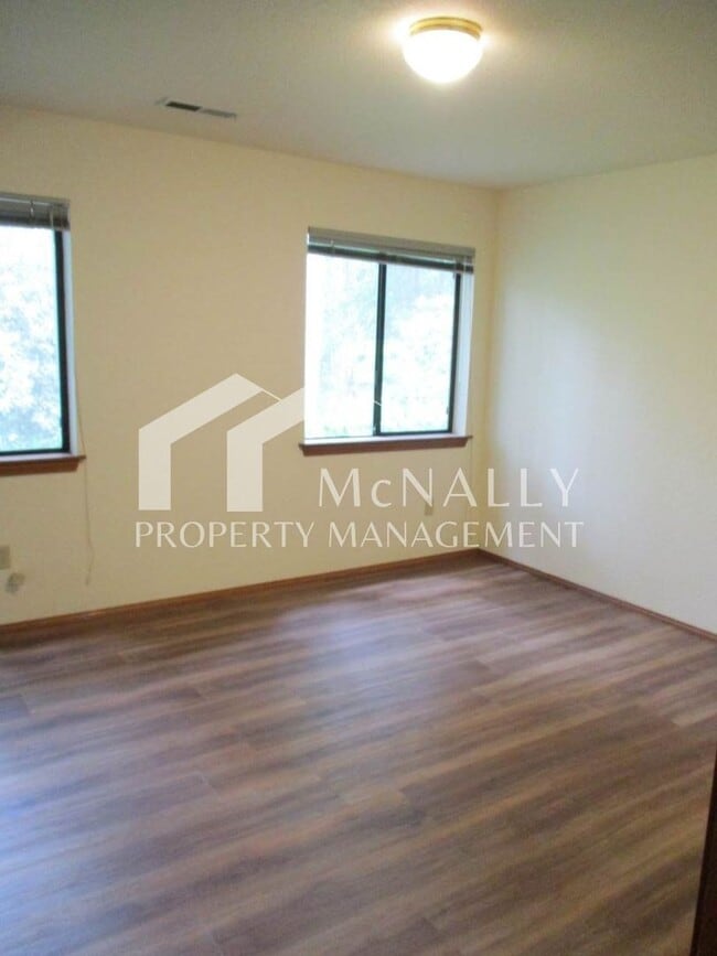 Building Photo - Beautiful 4 Bedroom 2.75 Bathroom Home in ...