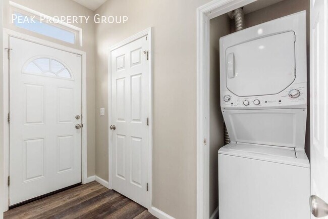 Building Photo - 1359-1365 Summit Street-1363 Summit Street